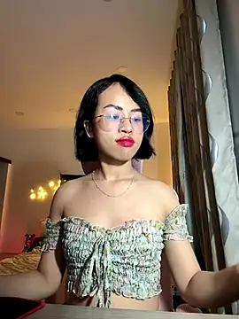 EllieYoon online show from 4, 12, 2025