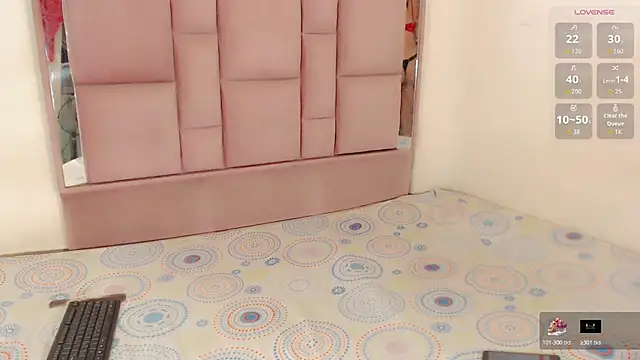 roxanawillts online show from 8, 11, 2025