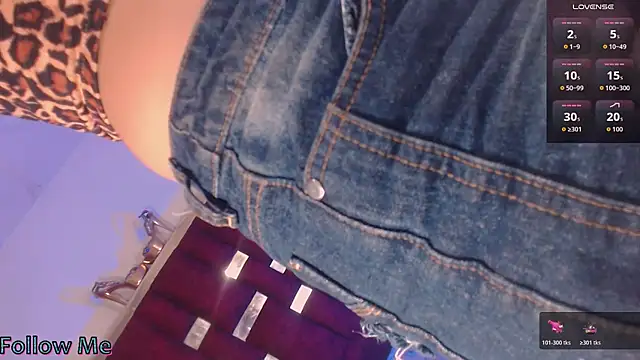 roxanawillts online show from 5, 4, 2026