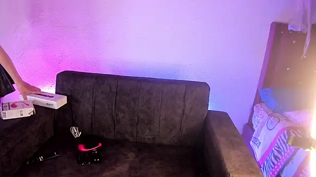 zakura Haruno online show from 12, 10, 2025