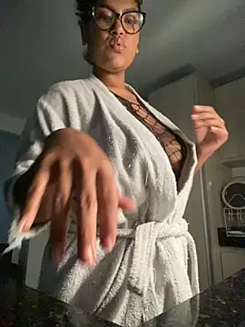 miiabrown18 online show from 5, 10, 2025