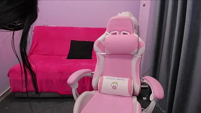 KissMeMel online show from 14, 10, 2025