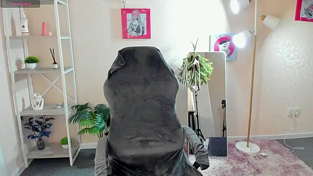 Al1ice Moures online show from 3, 2, 2026