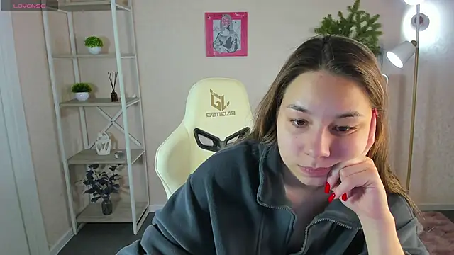 Al1ice Moures online show from 18, 12, 2025