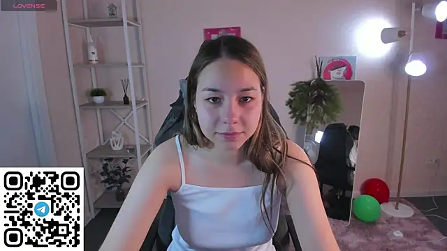 Al1ice Moures online show from 22, 12, 2025