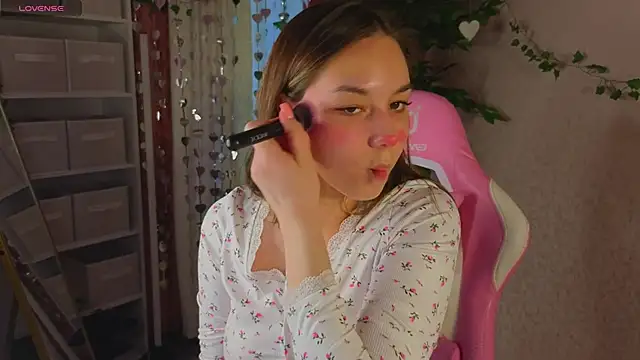 Al1ice Moures online show from 5, 2, 2026