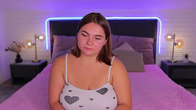 Velvet  Doll online show from 27, 9, 2025