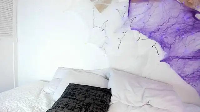 CharlottePetitte online show from 30, 10, 2025