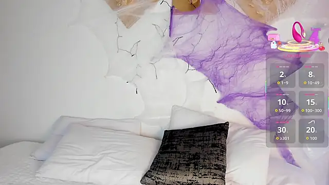 CharlottePetitte online show from 28, 10, 2025