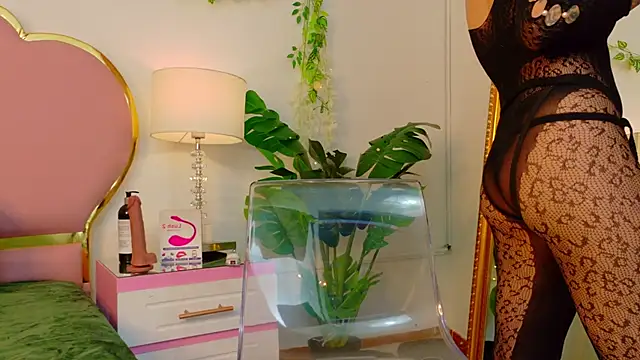 NaiaWhisper online show from 16, 10, 2025