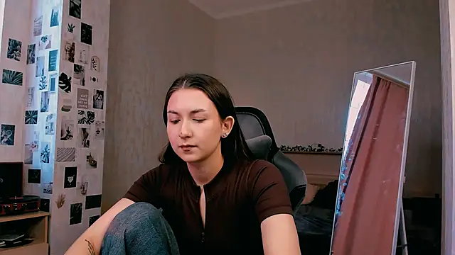 raviolly046 online show from 4, 10, 2025