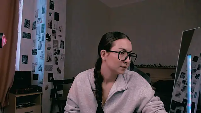 raviolly046 online show from 5, 10, 2025