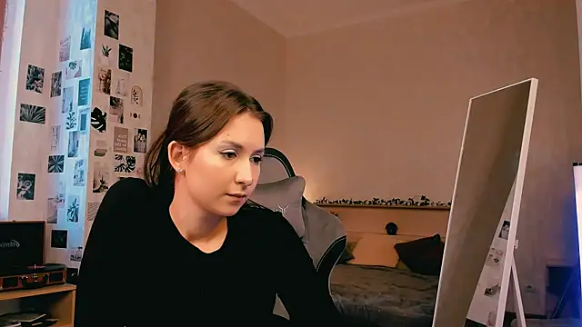 raviolly046 online show from 3, 10, 2025