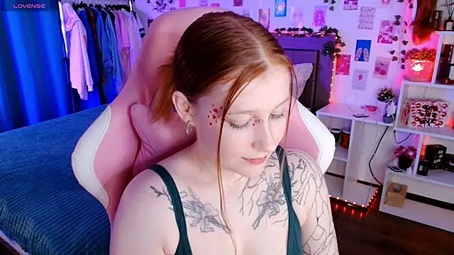 Ayla Hicks online show from 12, 11, 2025