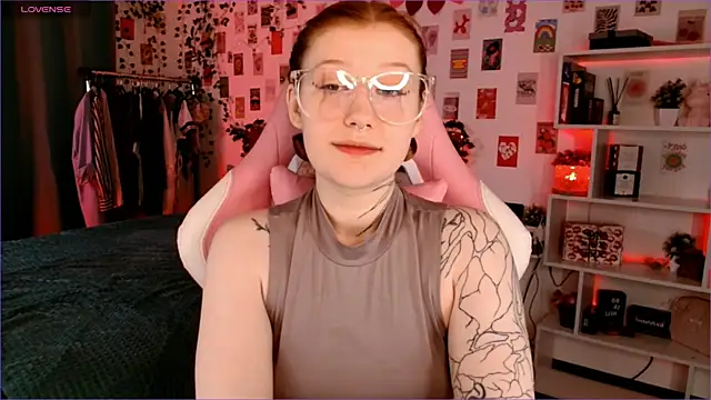 Ayla Hicks online show from 12, 10, 2025