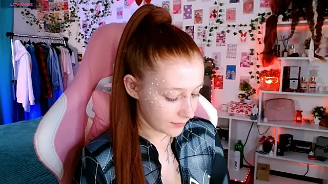 Ayla Hicks online show from 21, 11, 2025