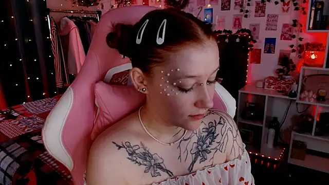 Ayla Hicks online show from 1, 12, 2025