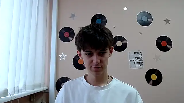 Hoot Dude  online show from 7, 10, 2025