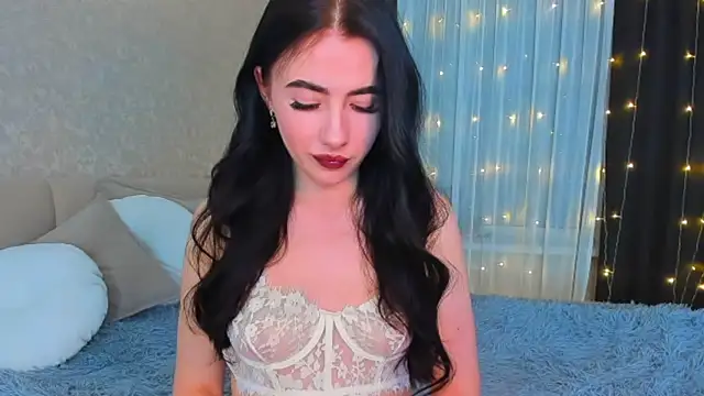 Milla Moore online show from 27, 11, 2025