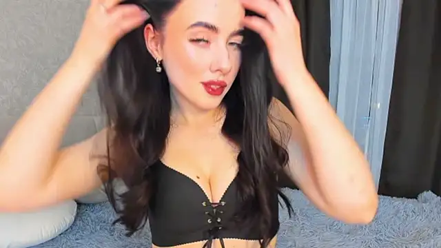 Milla Moore online show from 19, 10, 2025