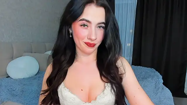 Milla Moore online show from 28, 10, 2025