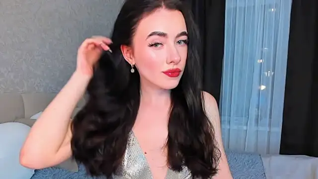 Milla Moore online show from 7, 10, 2025