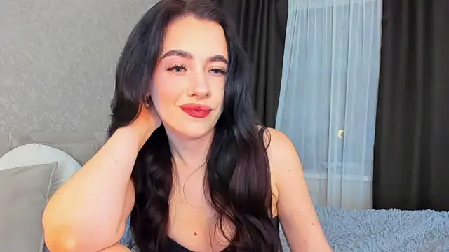 Milla Moore online show from 27, 10, 2025