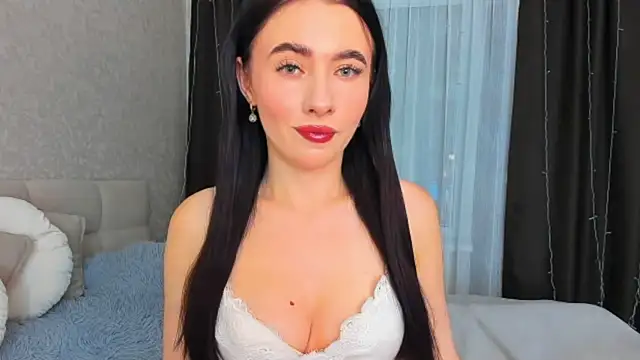 Milla Moore online show from 18, 11, 2025