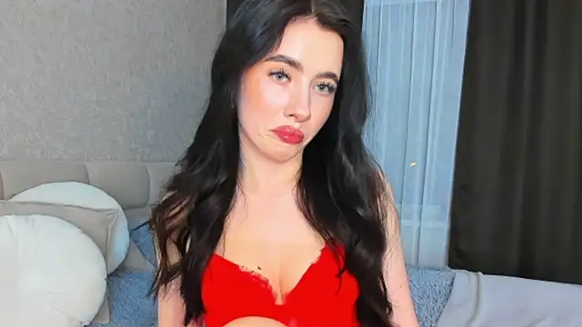 Milla Moore online show from 5, 11, 2025