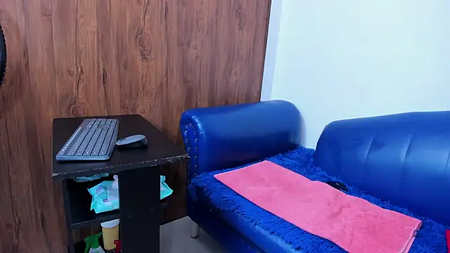 HotNana4U online show from 8, 4, 2026