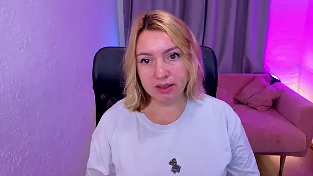 Mia Bloomie online show from 7, 10, 2025