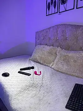 Samantha Hans online show from 4, 6, 2026
