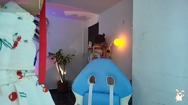 Hinata 21  online show from 25, 2, 2026