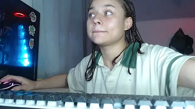 LittleCheerry69 online show from 28, 11, 2025