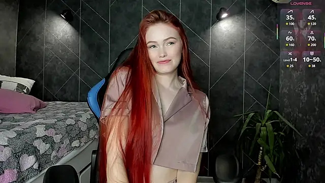 Red FoxGirl online show from 24, 10, 2025