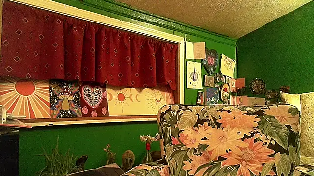 Snapshot of HippieDad333 chatting on 6, 5, 2026 HippieDad333 online show from 6, 5, 2026
