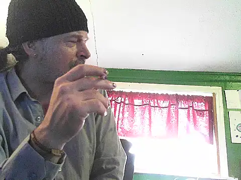 Snapshot of HippieDad333 chatting on 8, 5, 2026 HippieDad333 online show from 8, 5, 2026