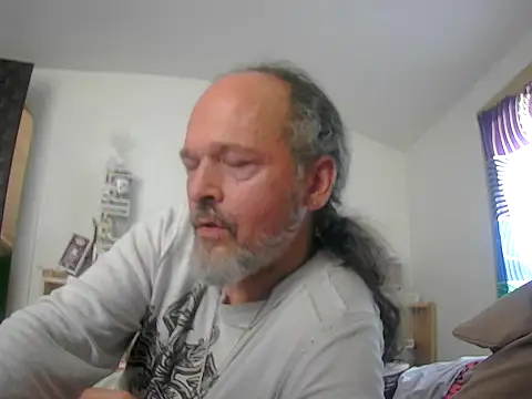 Snapshot of HippieDad333 chatting on 23, 9, 2025 HippieDad333 online show from 23, 9, 2025