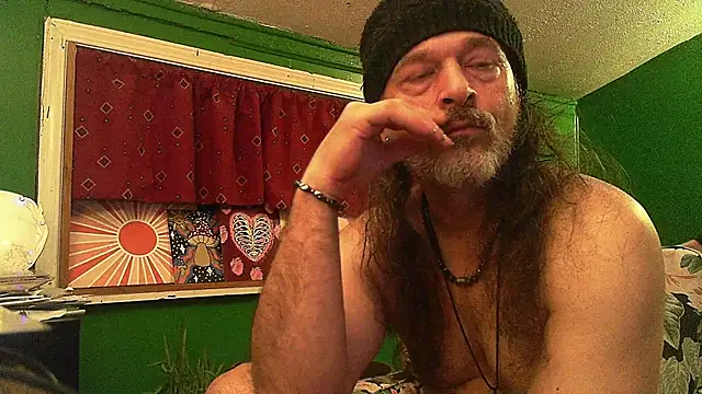 Snapshot of HippieDad333 chatting on 19, 4, 2026 HippieDad333 online show from 19, 4, 2026