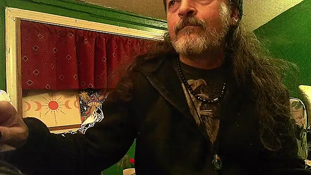 Snapshot of HippieDad333 chatting on 21, 4, 2026 HippieDad333 online show from 21, 4, 2026
