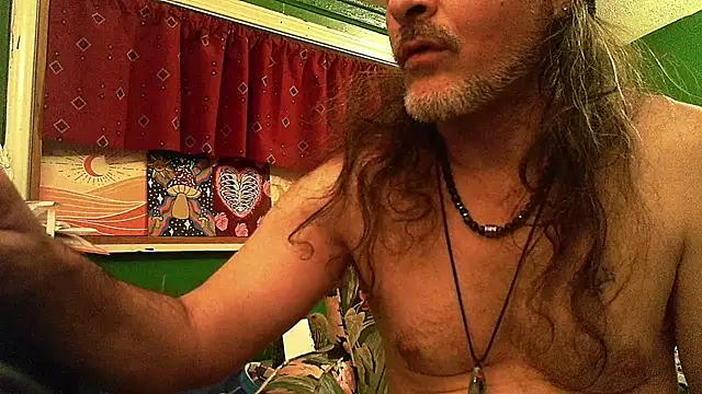 Snapshot of HippieDad333 chatting on 4, 5, 2026 HippieDad333 online show from 4, 5, 2026