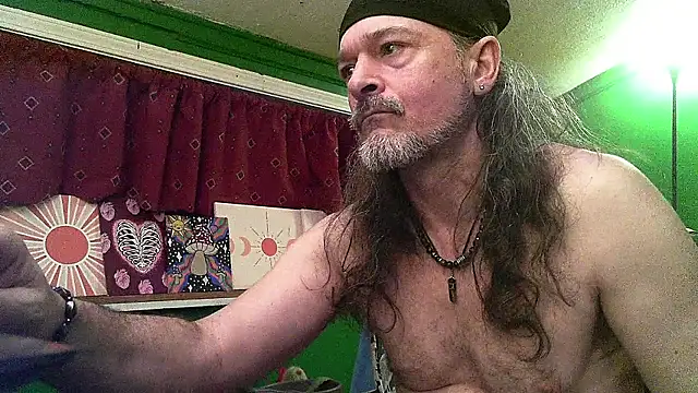 Snapshot of HippieDad333 chatting on 2, 4, 2026 HippieDad333 online show from 2, 4, 2026
