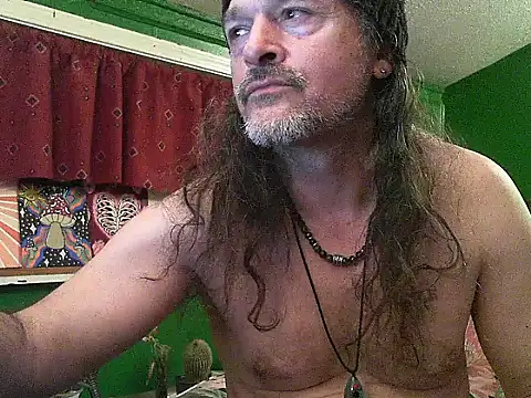 Snapshot of HippieDad333 chatting on 7, 5, 2026 HippieDad333 online show from 7, 5, 2026