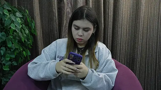 JaymieLowe online show from 28, 9, 2025