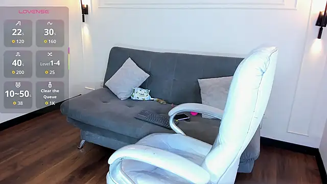 Snapshot of Tiffany__charm_ chatting on 9, 10, 2025 Tiffany charm online show from 9, 10, 2025