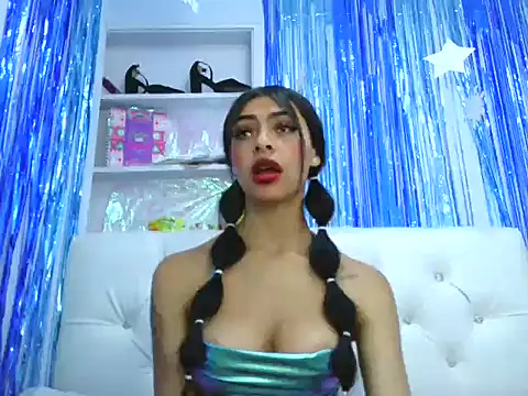 Snapshot of laylahotl chatting on 3, 10, 2025 laylahotl online show from 3, 10, 2025