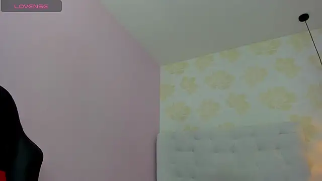 ALAHIACRUZ1 online show from 27, 11, 2025