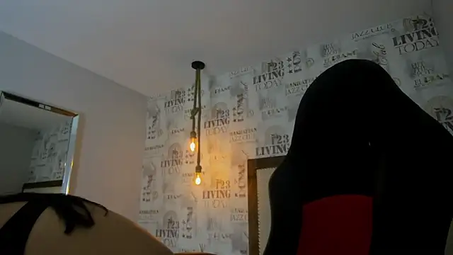 ALAHIACRUZ1 online show from 10, 4, 2026