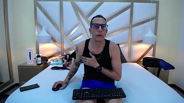 Mau Thompsons online show from 4, 10, 2025