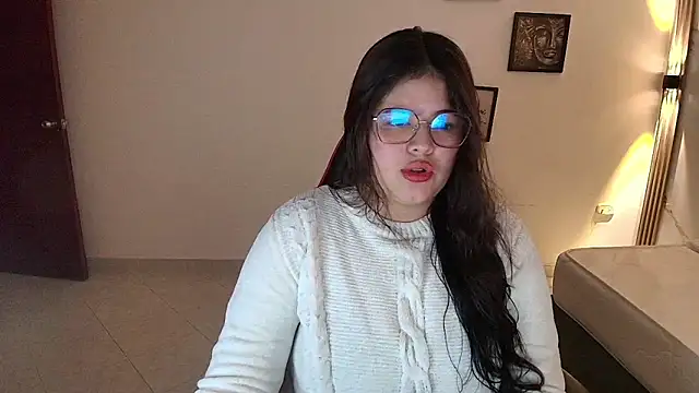 Snapshot of Nina_Rouge7 chatting on 11, 11, 2025 Nina Rouge7 online show from 11, 11, 2025